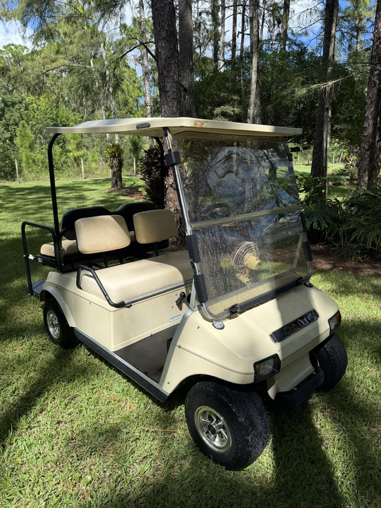 CLUB CAR GOLF CART 4 SEATER!! RUNS AND DRIVES GREAT!!
