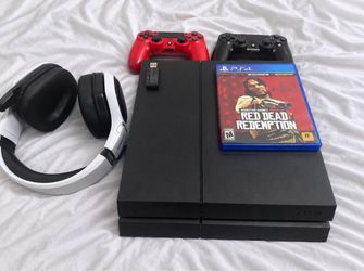 PS4 console + 2 controller