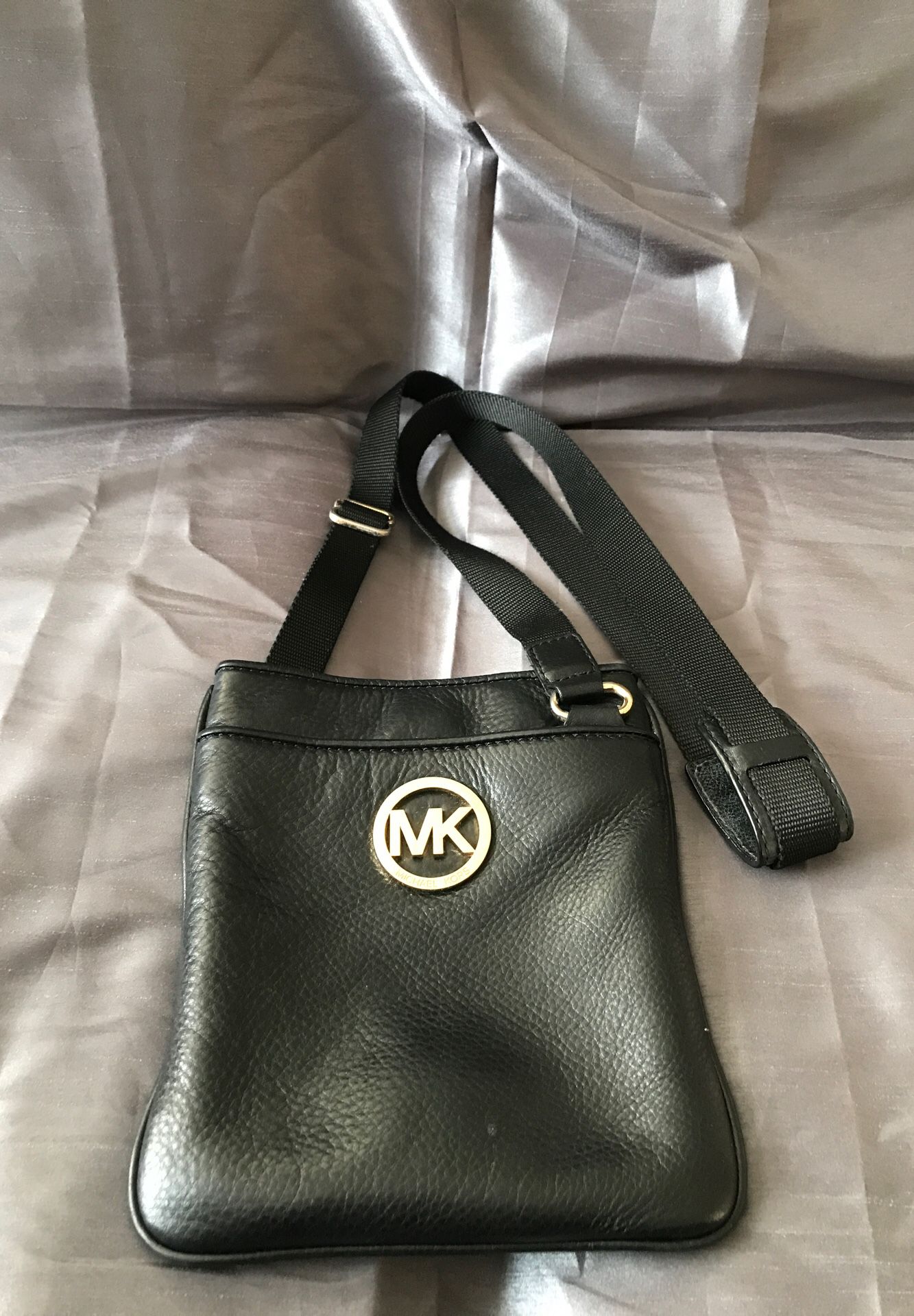 Black Michael Kors crossover bag