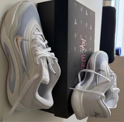Aj’a Nike Low-Top Sneakers White Iridescent 8.5
