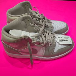 Men’s Nike Jordans (lightly used) white/gray