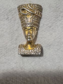 14 kt gold pendant with a lot of diamonds