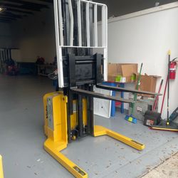 YALE WALKIE STACKER FOR SALE