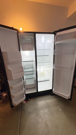 Black Refrigerator/Freezer