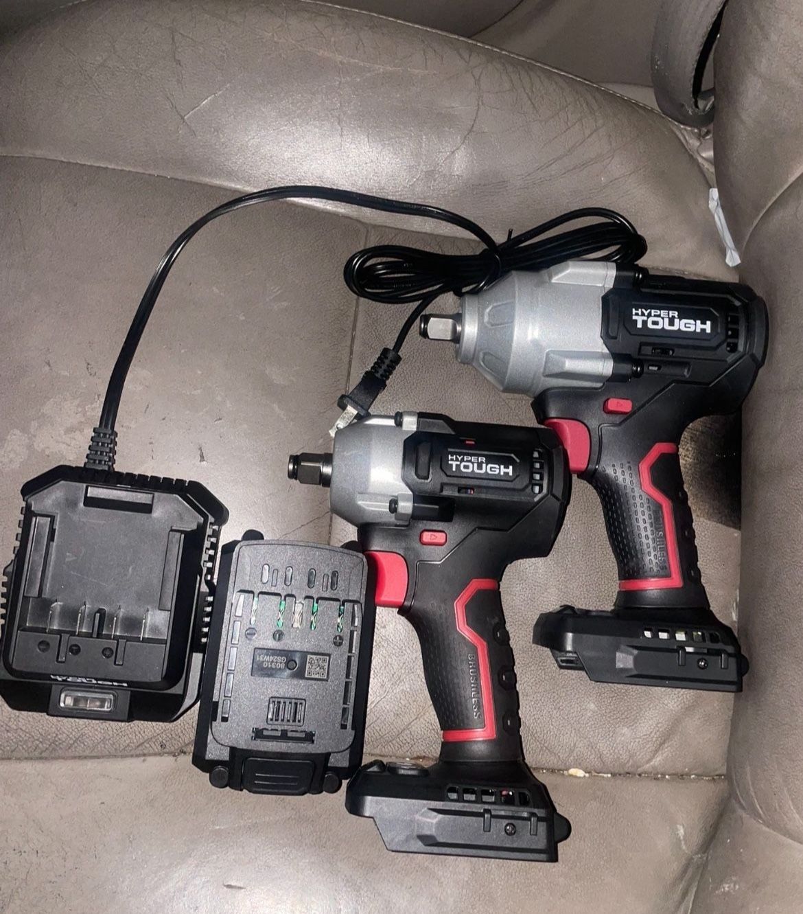 2 Impact Wrenches Battery with Charger
