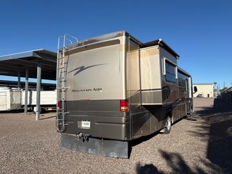 2004 Mountain Aire by Newmar