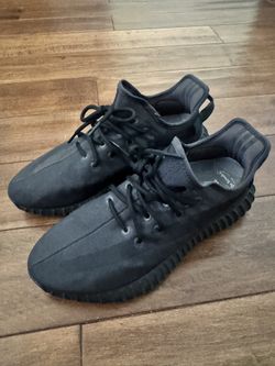 Black Yeezy Sneakers 