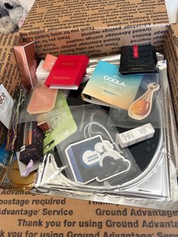 Beauty & Fragrance Sample Lot Bundle #4
