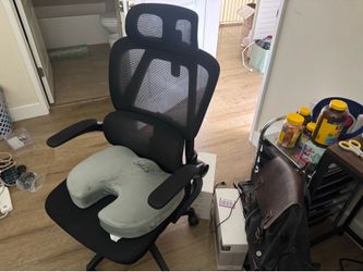 Black Mesh Ergonomic Office Chair