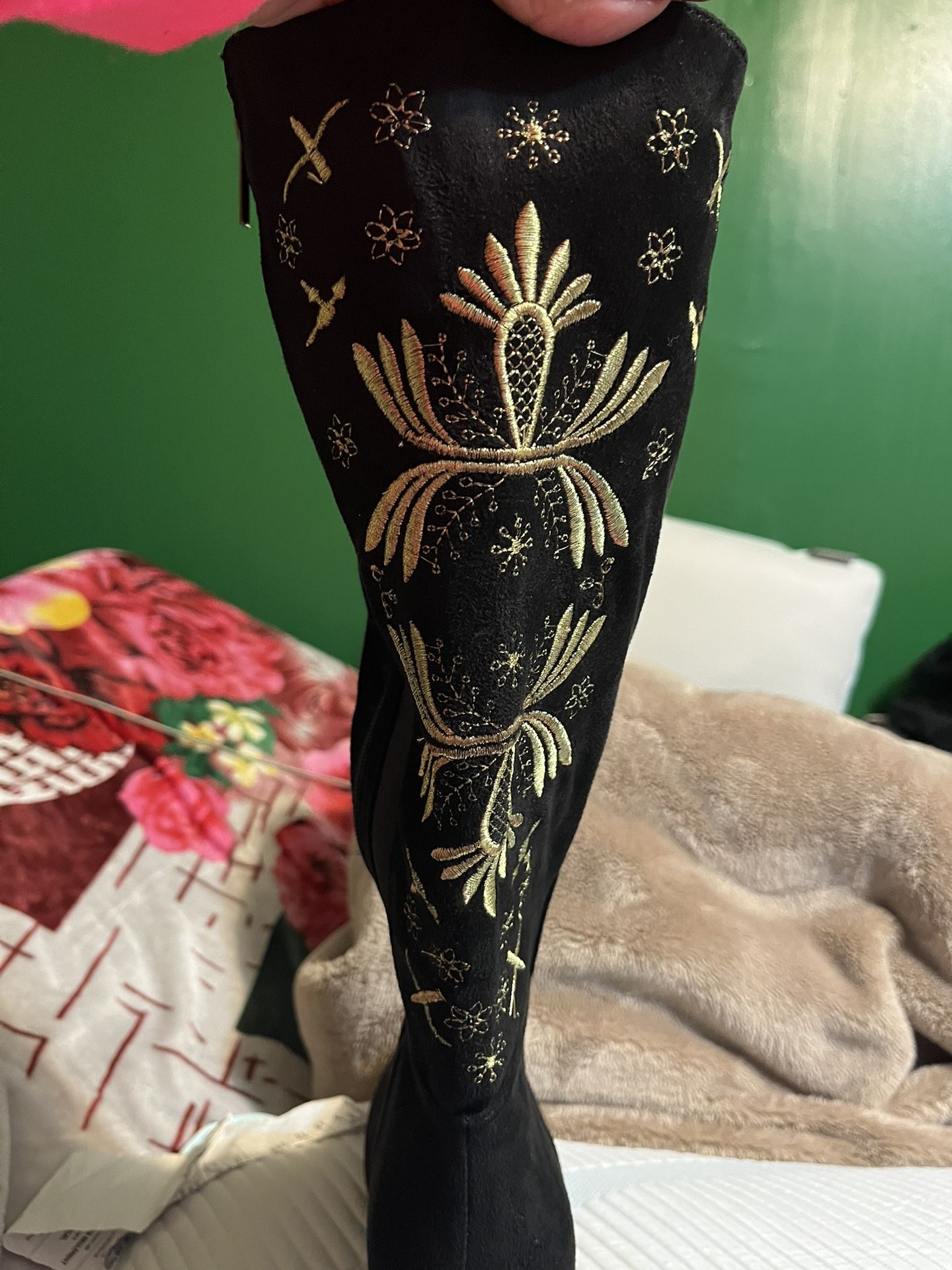 Embroidered Beautiful Black Boots 