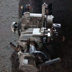 Engine With Axle And Back Tire