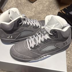 Grey wolf 5’s size 11.5