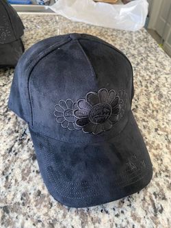 Black Suede Flower Emblem Hat – Streetwear Snapback Cap