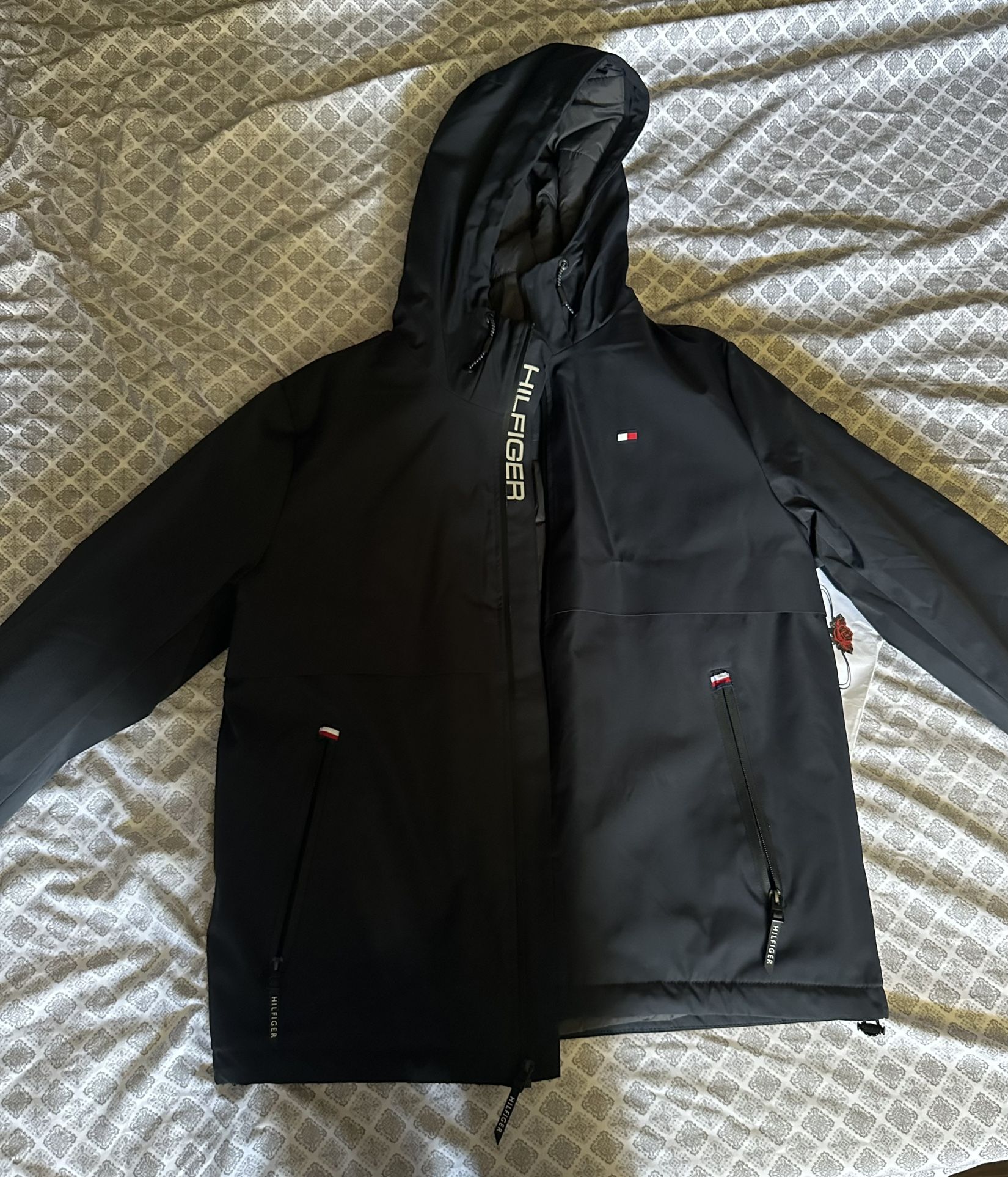 Tommy Hilfiger Men's Lightweight Stretch Rain Jacket (Medium)