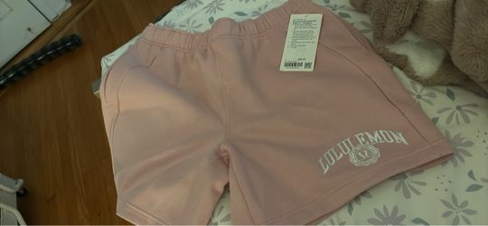 Lululemon shorts pink large