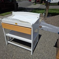 FREE -Baby CHANGING table With Drawers