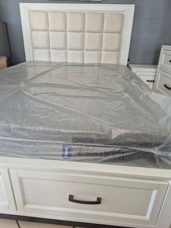 NEW  QUEEN CASPER MEMORY FOAM MATTRESS