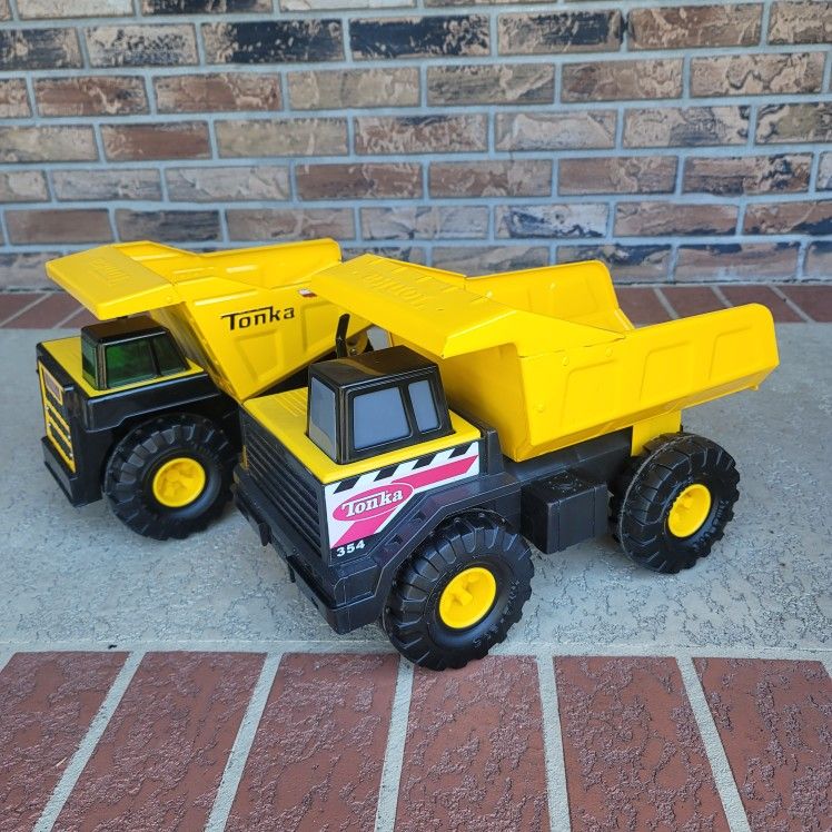 2 Tonka Dump Trucks Steel Bed Large Sandbox Toy Construction Vehicle Dirt Sand