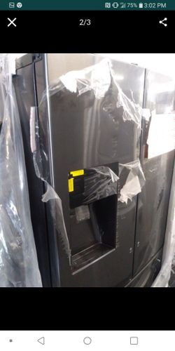 Samsung French door black stainless. Scratch and dent. New in box! Retails for $1,500 ON SALE FOR ONLY $799!!