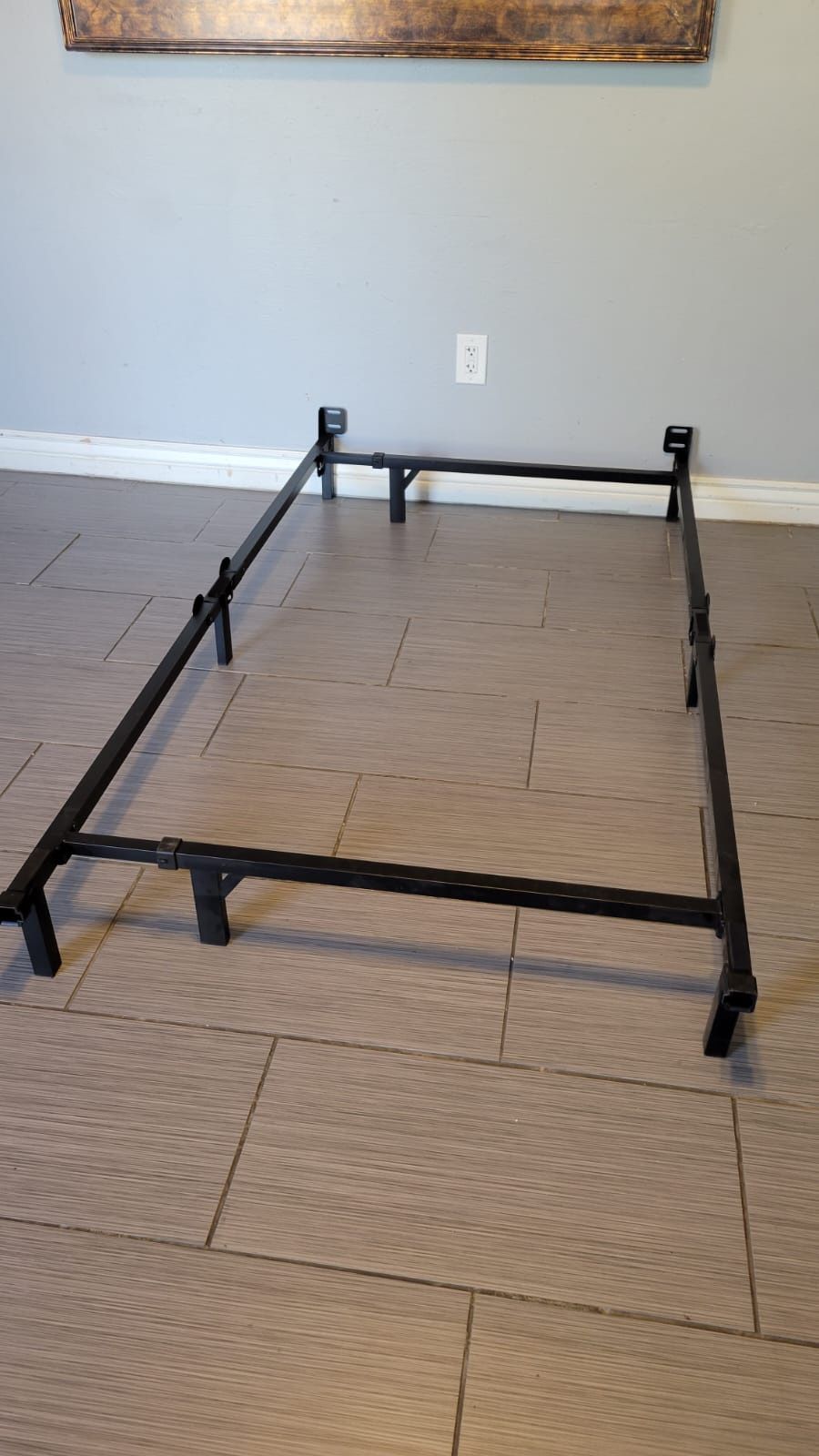 NICE TWIN BED FRAME