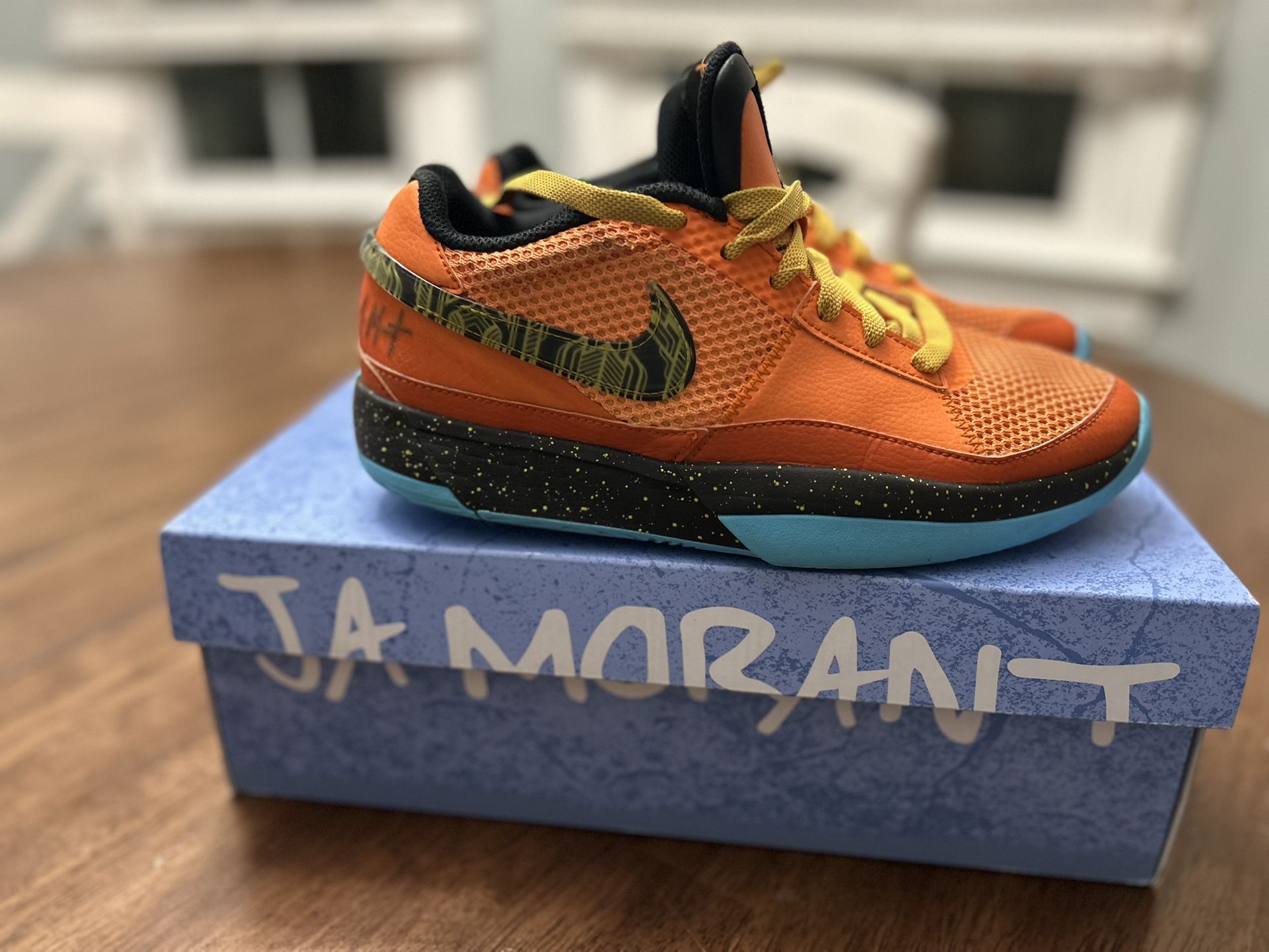 Basketball shoes. Size 6.5