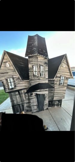 Halloween decorations haunted house Beetlejuice
