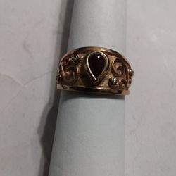 14K Rose Gold Ring With One Pair Of Shape Stone In The Center And Four Small Diamonds Size 8 1/2 Use