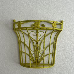 Wrought Iron Vintage-style hwall basket/planter