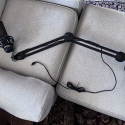 HyperX QuadCast S USB Microphone + Boom Arm – RGB, Pro Streaming Quality!