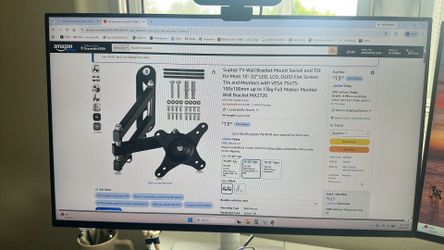 Small 32’ TV with wall mount