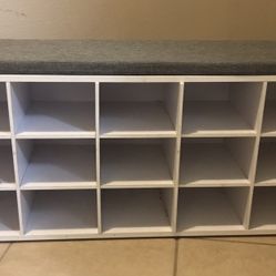 “”SHOE’S”” Organizer With Cushion!!!