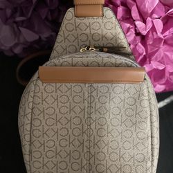 Purse/ Millie Signature Convertible Sling Backpack