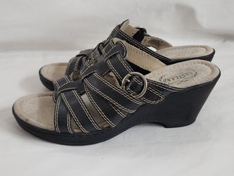 Eastland sz 7 m womans strappy brown wedge Berry Nice