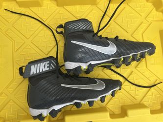 Football cleats size 9.5 in men