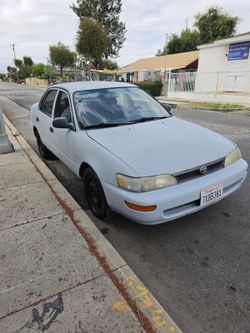 1993 Toyota Corolla. 4 cylinders