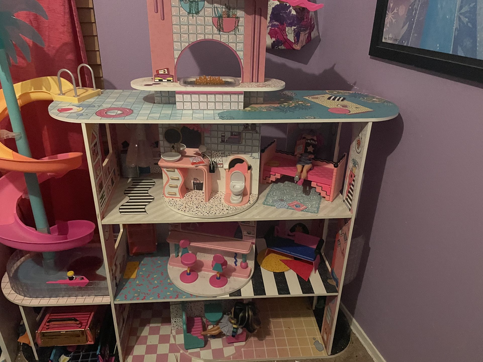 Selling LOL DOLL HOUSE