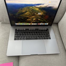 MacBook Pro 15” 2018 i7 16gb Ram 500gb 