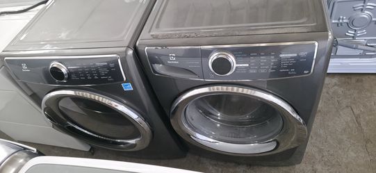 Premium Electrolux Washer & Dryer Set - Excellent Condition (Silver)