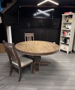 Round dining table and 3 chairs