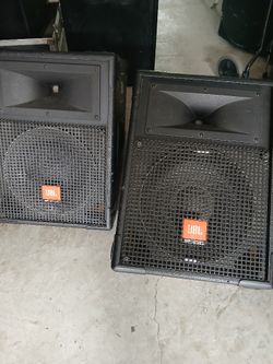 2 JBL MR902 12 in floor monitors. Price Is Prepared Or Best Offer
