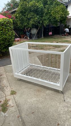 Beautiful baby Crib  white color with clear walls each side good condition very clean adjustable high very firm