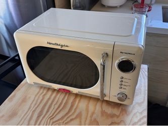 Microwave 2yo Barely used