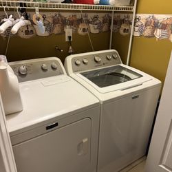 Clean Maytag Washer And Dryer Set 