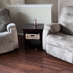 Like New Power Recliners