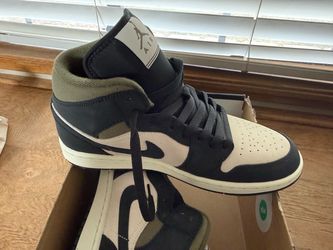 Air Jordan 1 Mid Sneakers