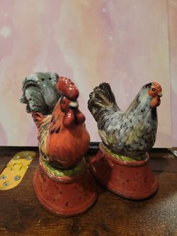 Handpainted Ceramic Rooster and Hen Salt and Pepper Shakers 4.5" Retired Yankee Candle Co. A7