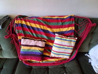 Sitting hammock with 2 pillows