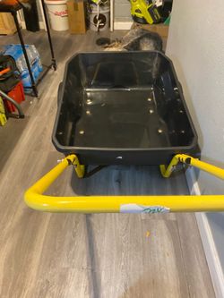 Gorilla 🦍 Garden Cart BRAND NEW 4cu Ft 300 Pds Capacity12Poly Tires. Flat Free, in South Scottsdale