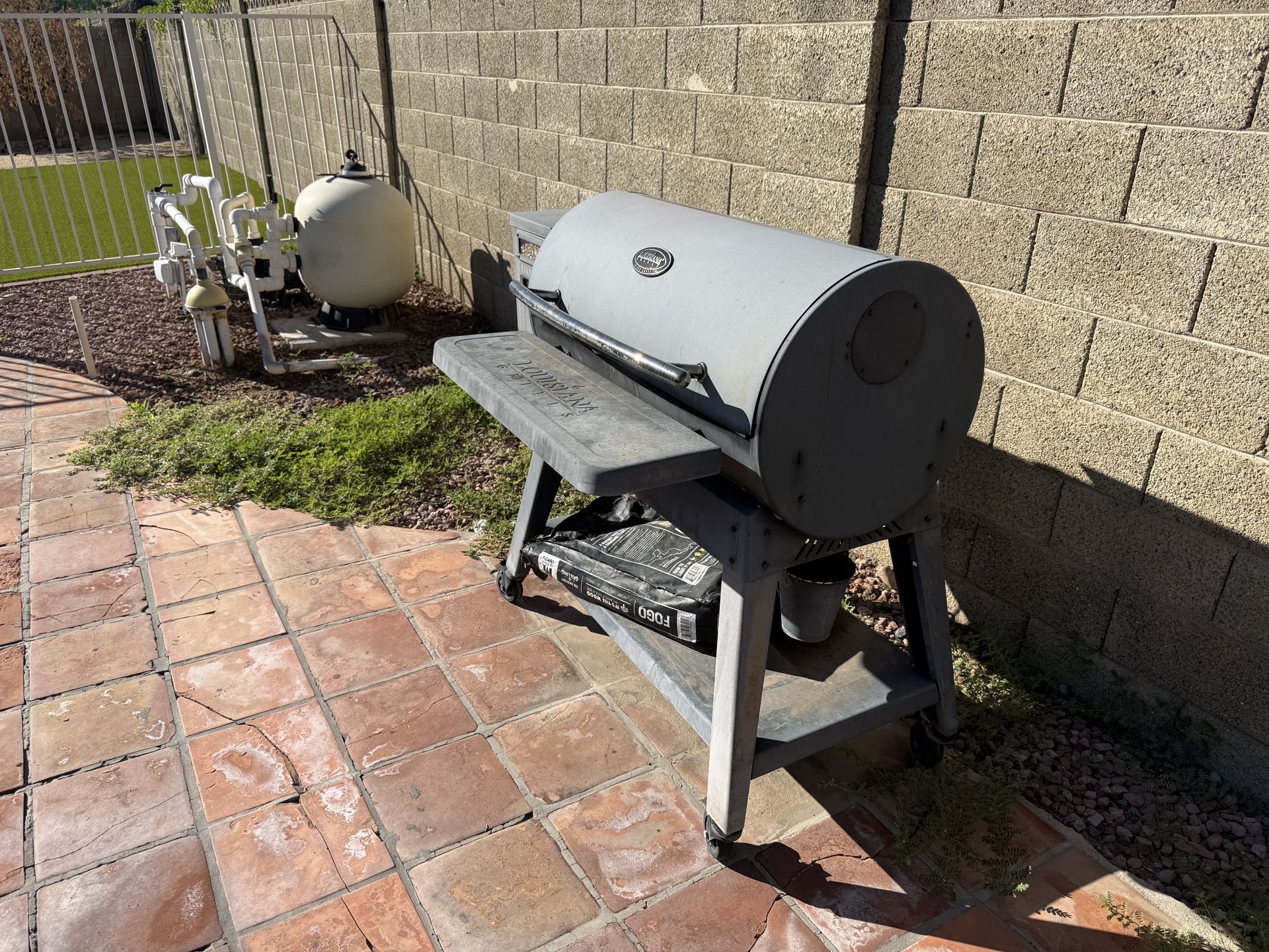 BBQ Smoker - Louisiana Grills 1000