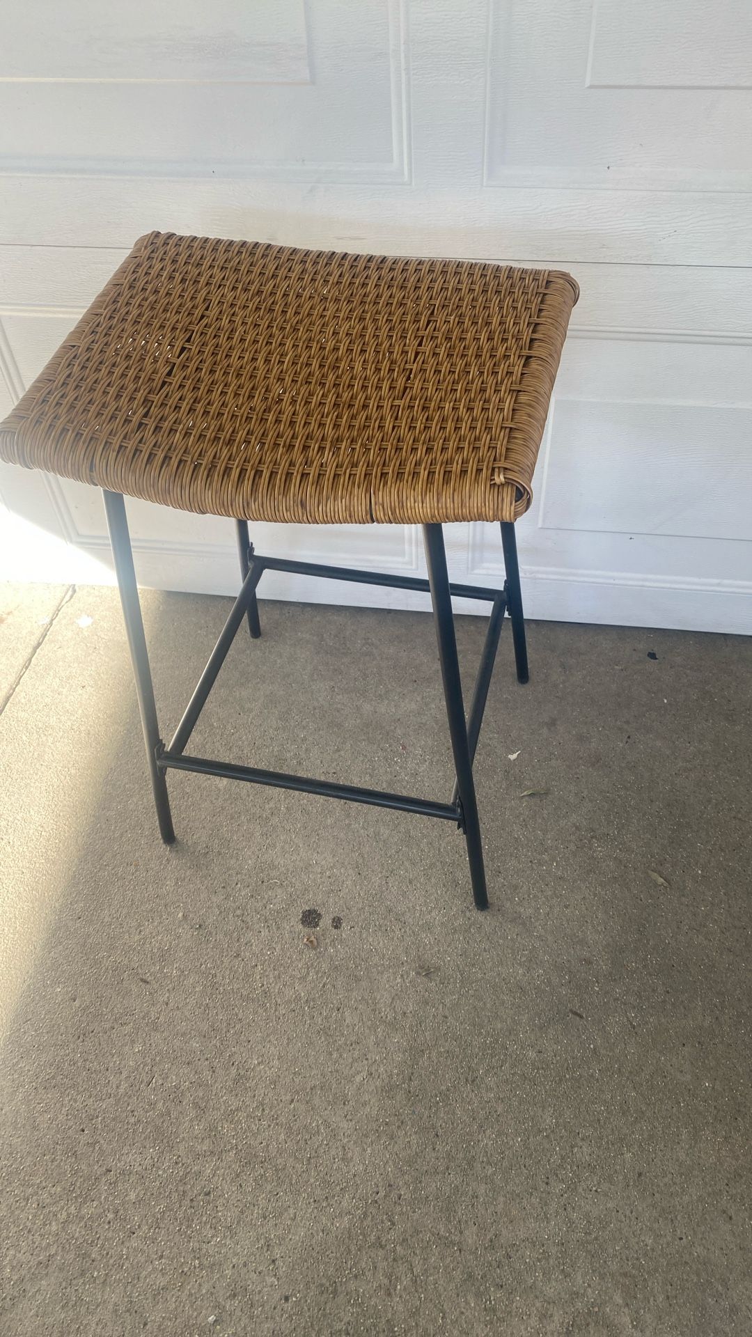 Faux Rattan/metal  Stool Or Plant Stand 